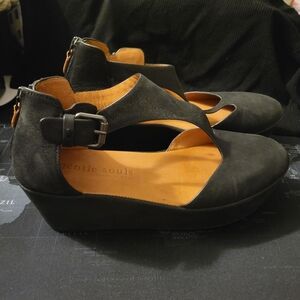 Gentle Souls Nydia Black Platform Tstrap Leather Women's Shoes. Size 7.5M